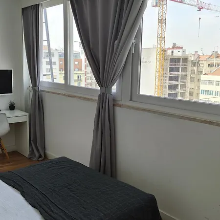 Guest house Republica 83 - Campo Pequeno 3*