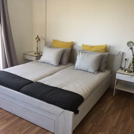 Republica 83 - Campo Pequeno Affittacamere 3*