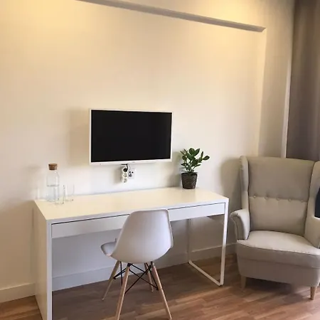 Republica 83 - Campo Pequeno Gasthof Lissabon