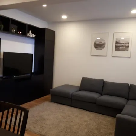 Republica 83 - Campo Pequeno Gasthof Lissabon