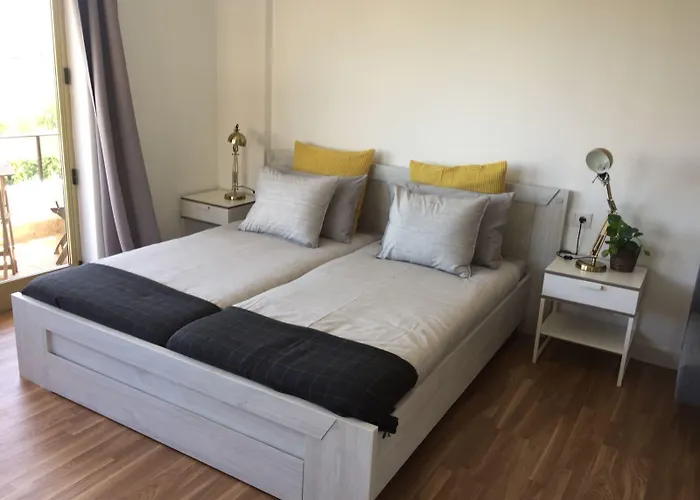 Republica 83 - Campo Pequeno 招待所 3*