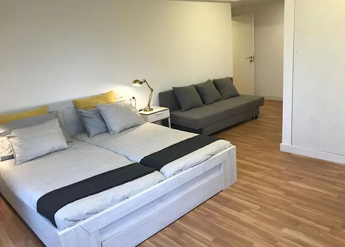 Republica 83 - Campo Pequeno 招待所