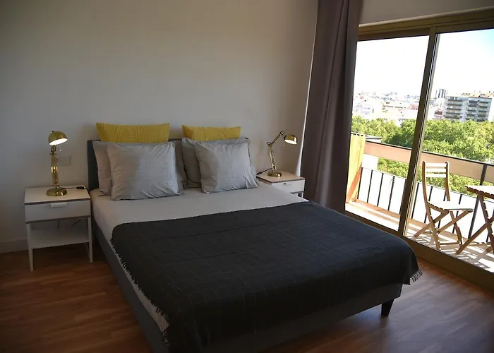 Republica 83 - Campo Pequeno 招待所 3*