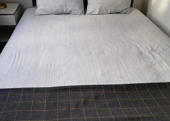 Republica 83 - Campo Pequeno 招待所 3*